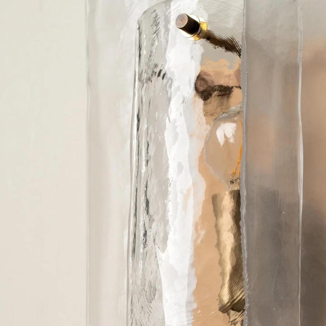 Close-up van het handgeperste glas en metalen detail
