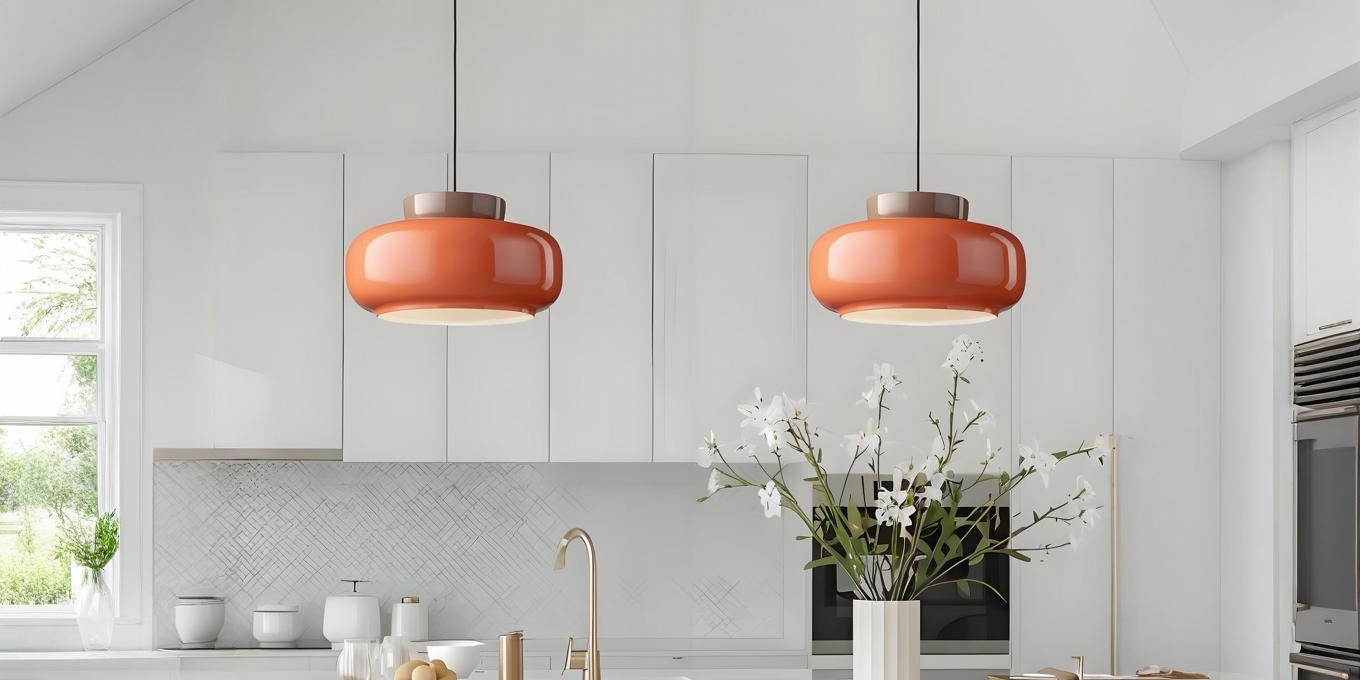 Twee Bauhaus hanglampen in keuken