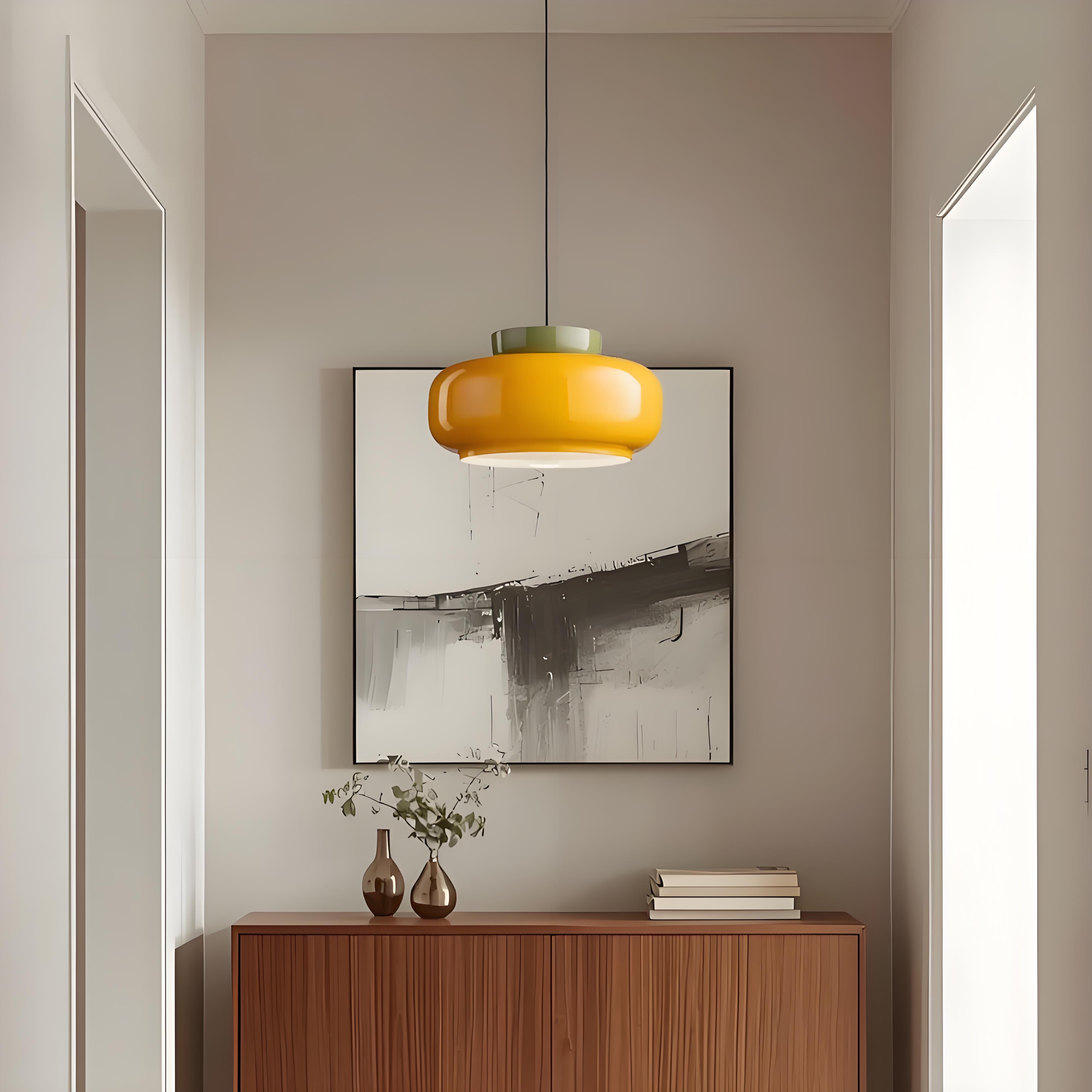 Bauhaus hanglamp in hal of woonkamer