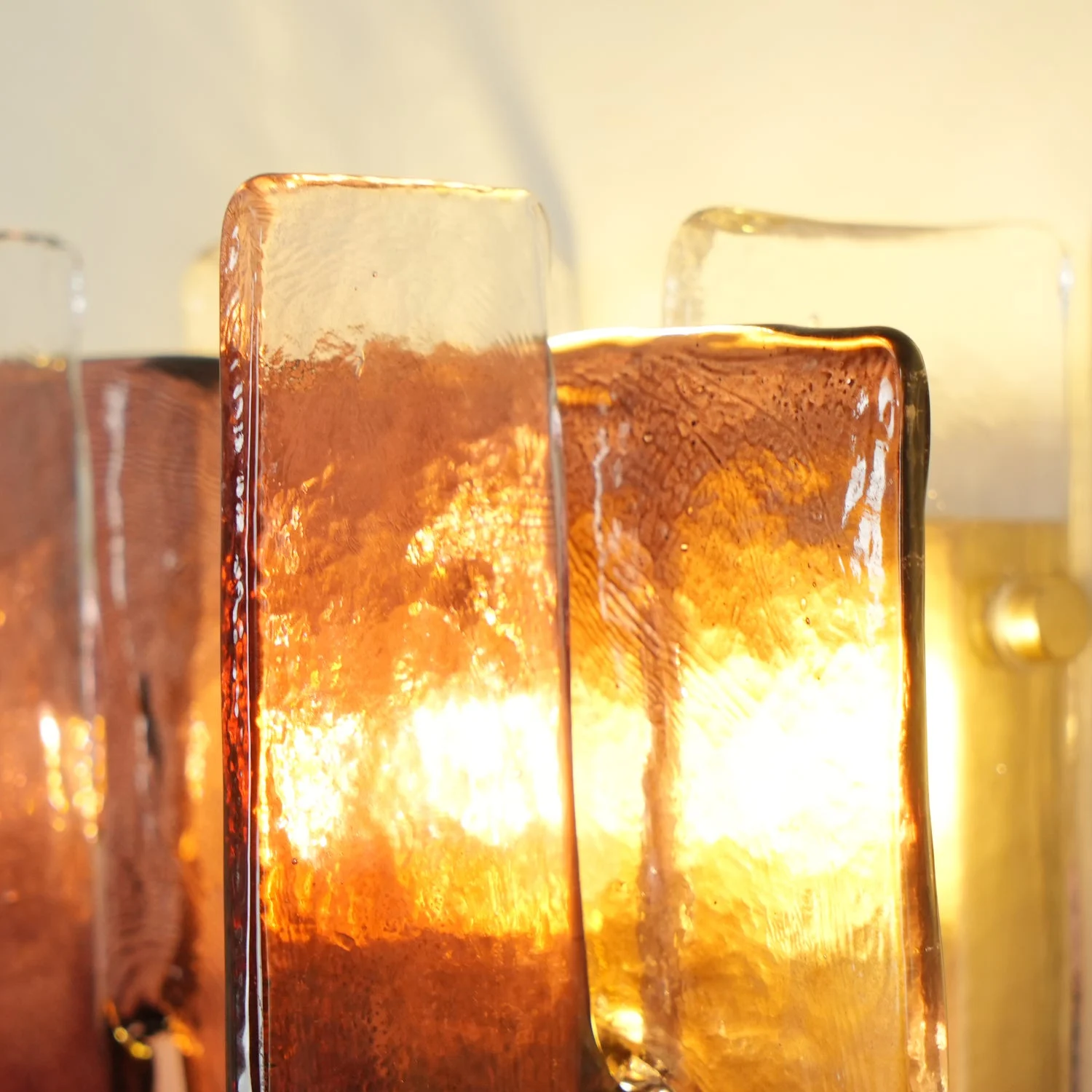 Detail van het gekleurde glas van de Blason wandlamp