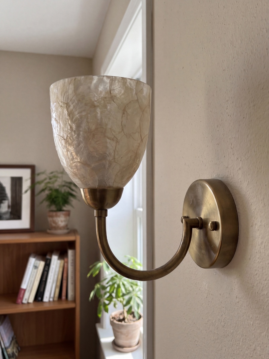 Klantfoto van de wandlamp in interieur