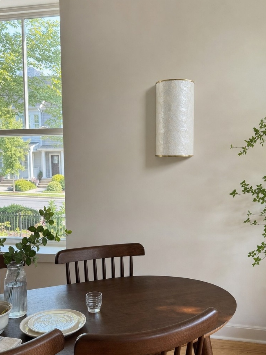 Klantfoto van verlichte wandlamp