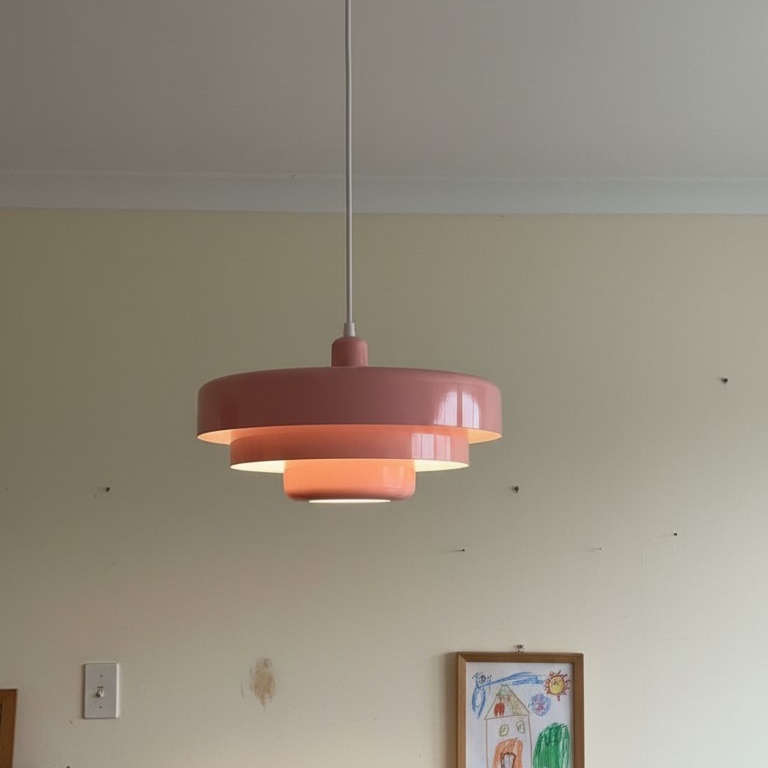 Roze hanglamp bij een klant