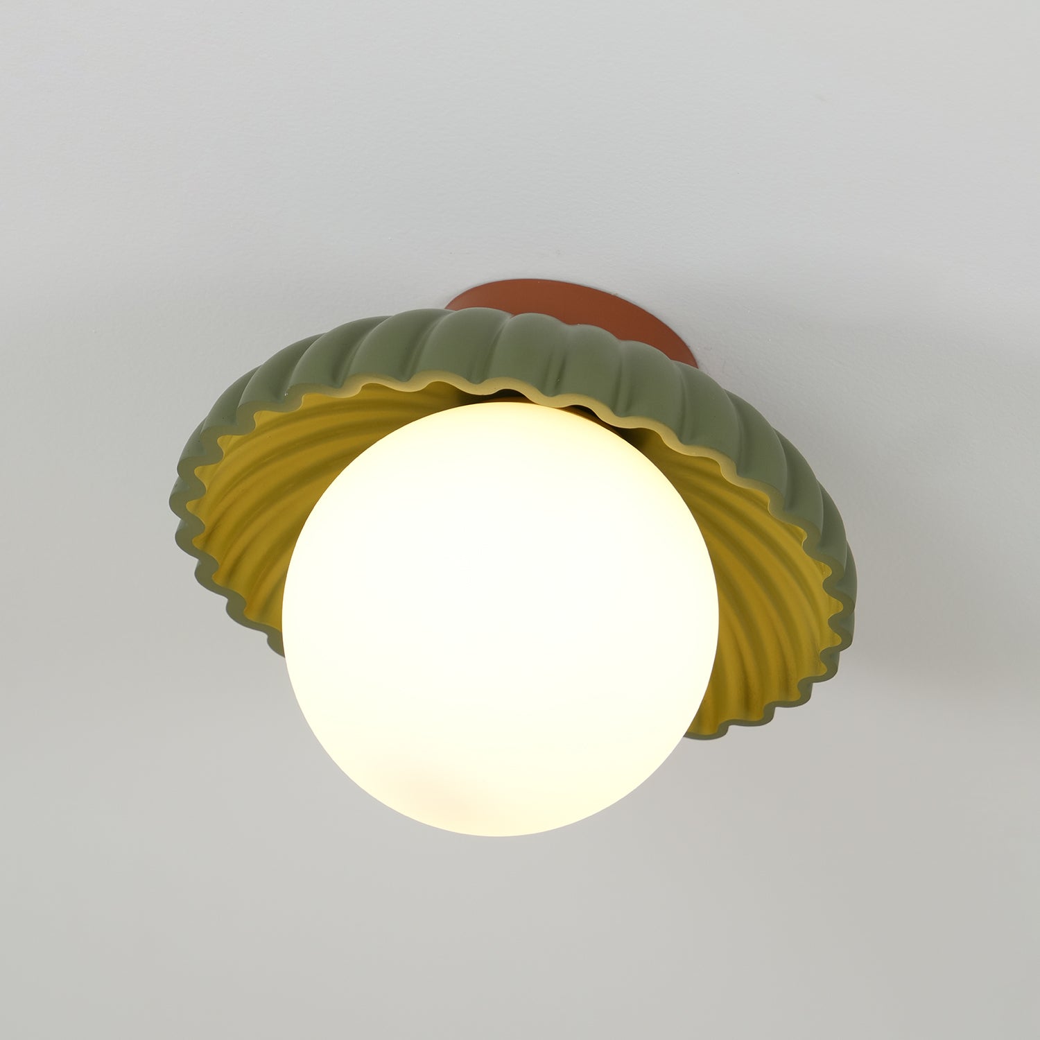 Voorzijde van de Alien plafondlamp