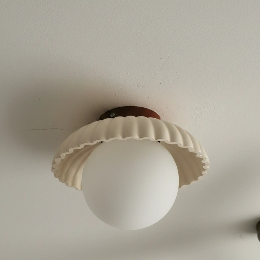 Fotorecensie van de witte Alien plafondlamp