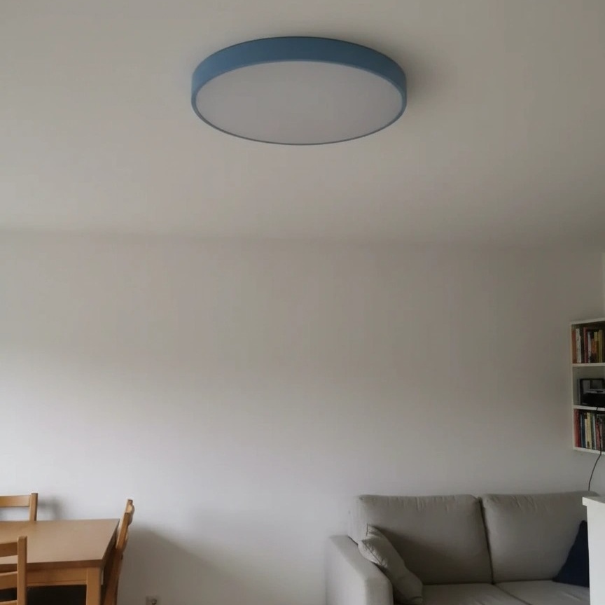 Fotorecensie van blauwe LED-plafondlamp