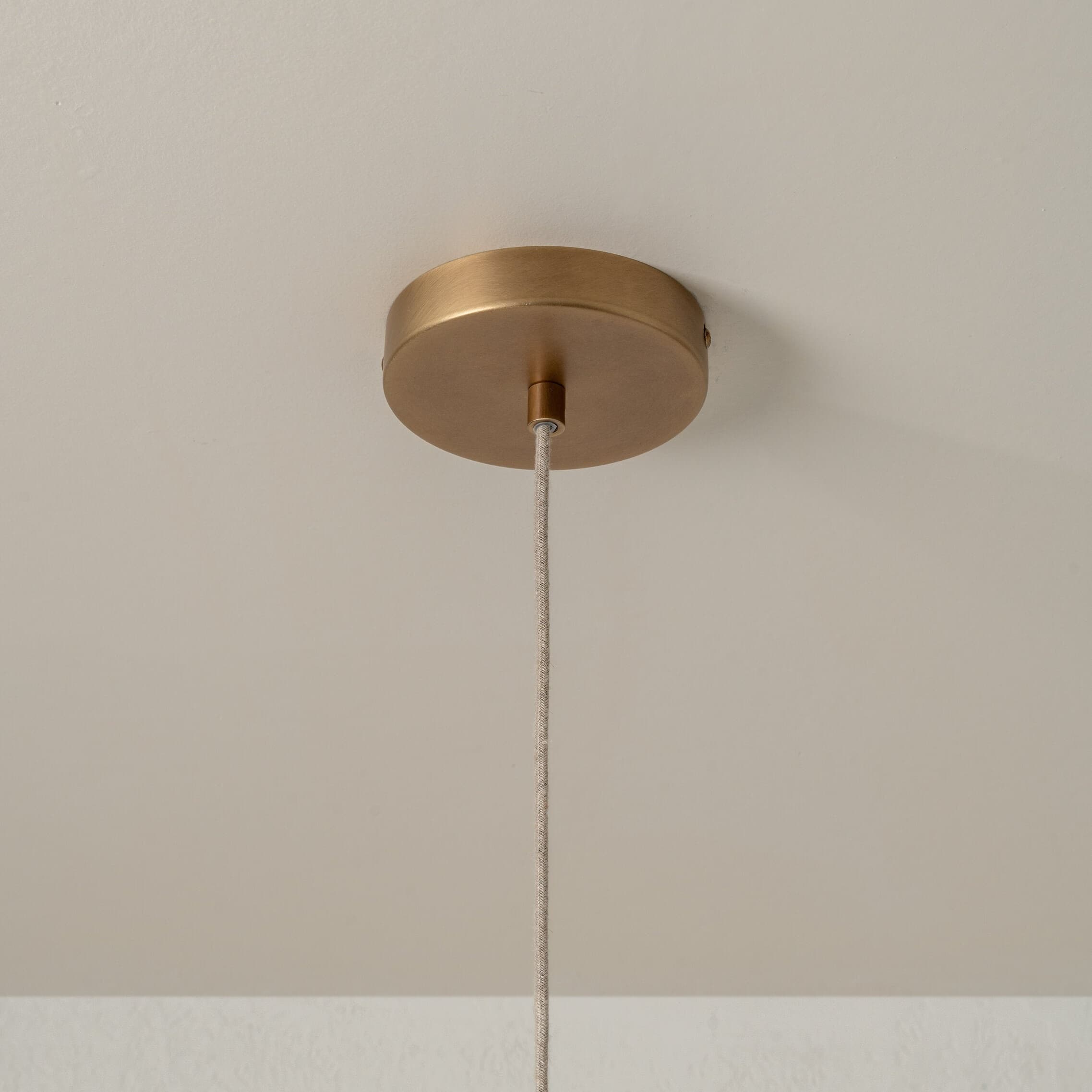 Metalen plafondkap van de Blossine hanglamp