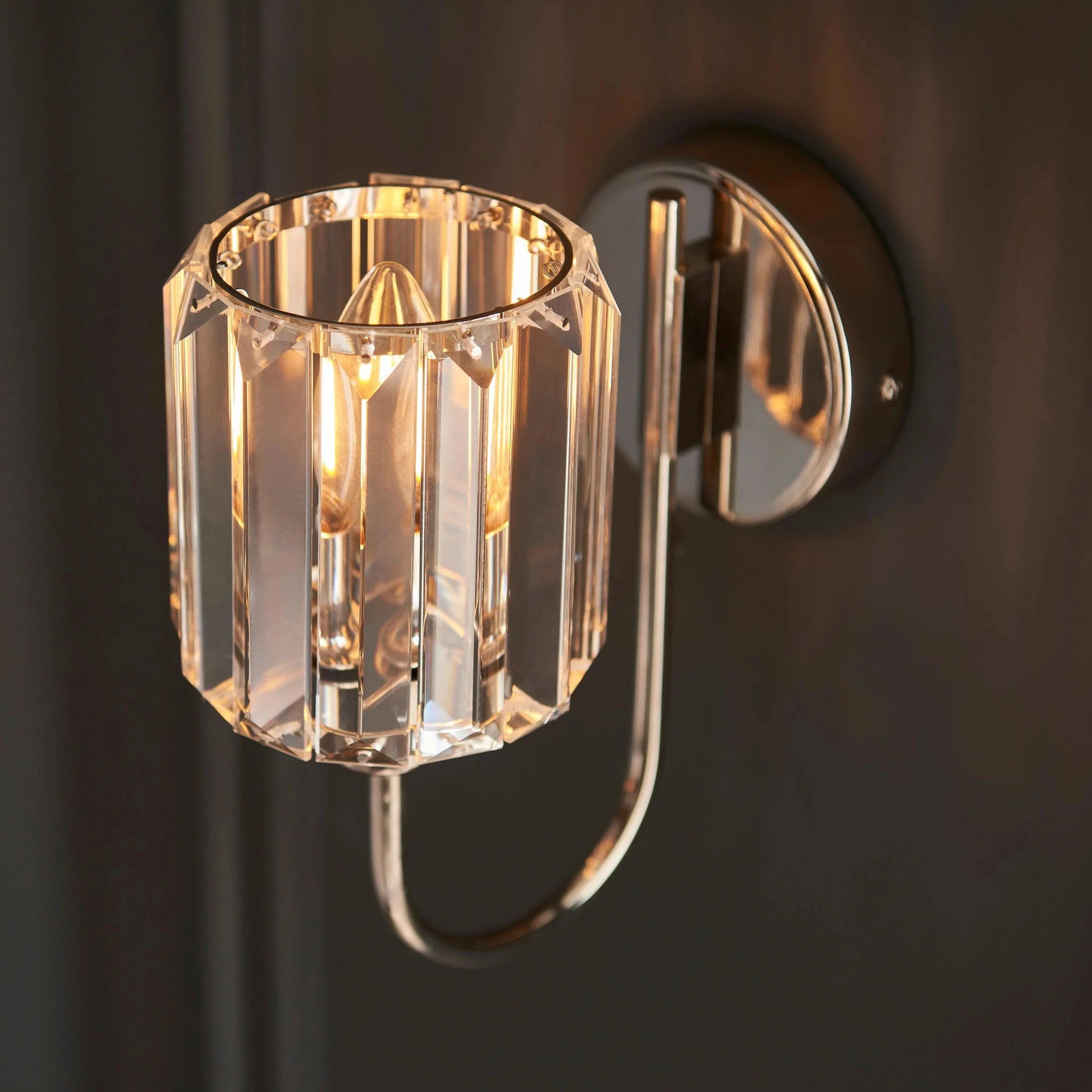 Tracian wandlamp met heldere glazen kap