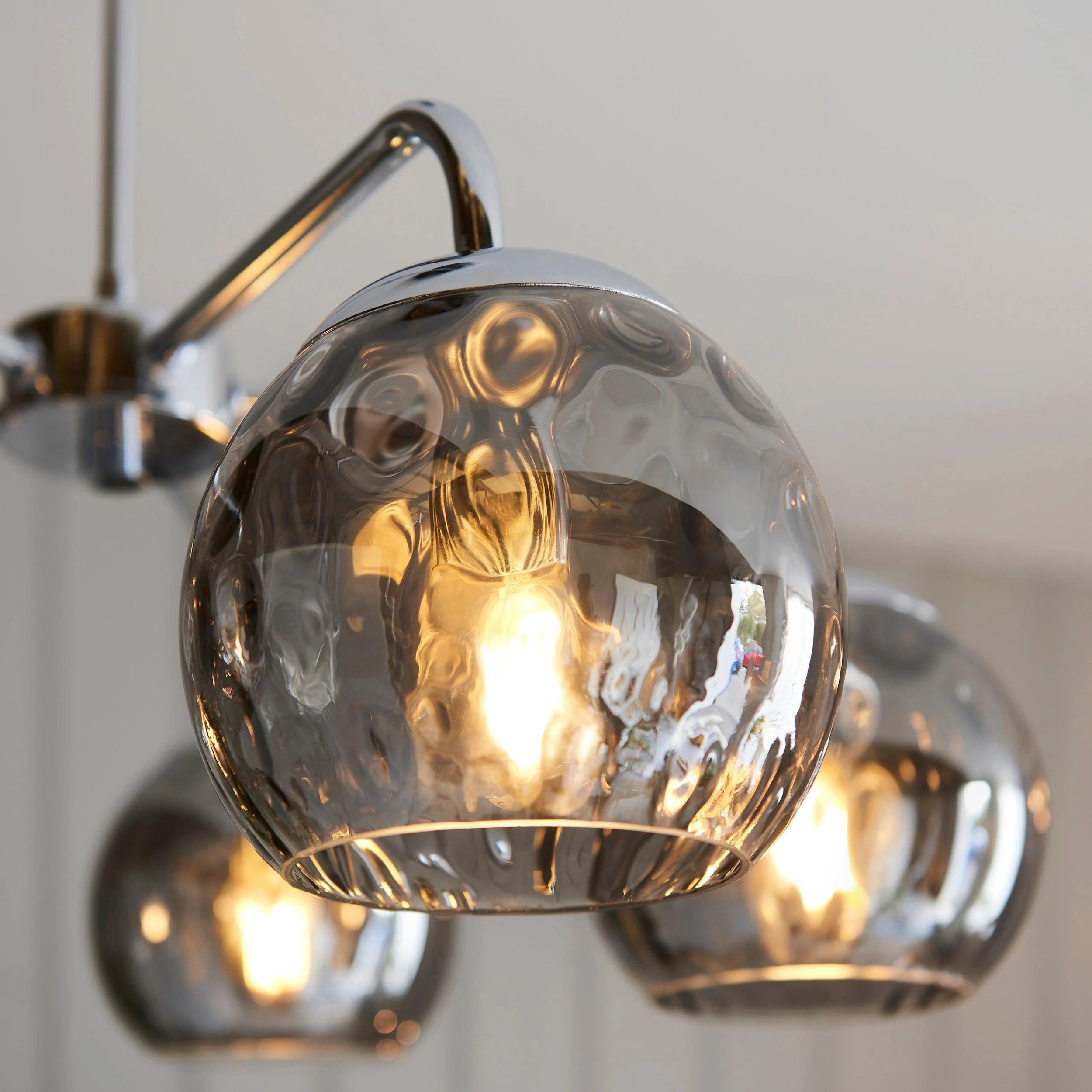 Close-up van de glazen bol van de Tracian lamp