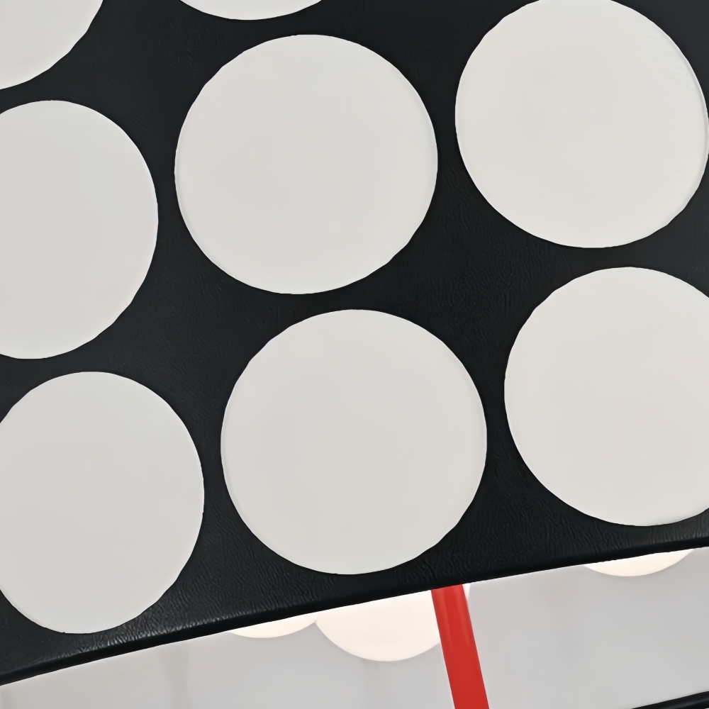 Detail van de ronde openingen in de kap
