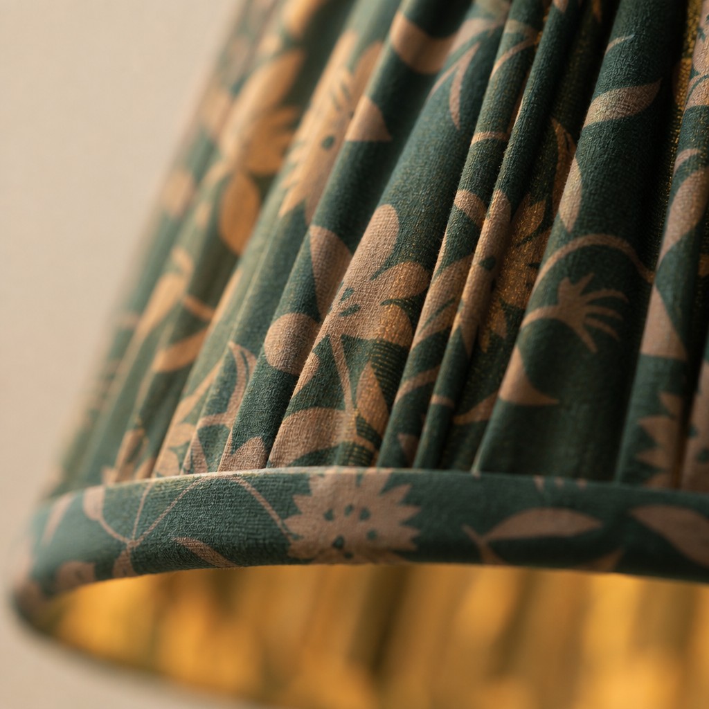 Detail van de geplooide stoffen kap