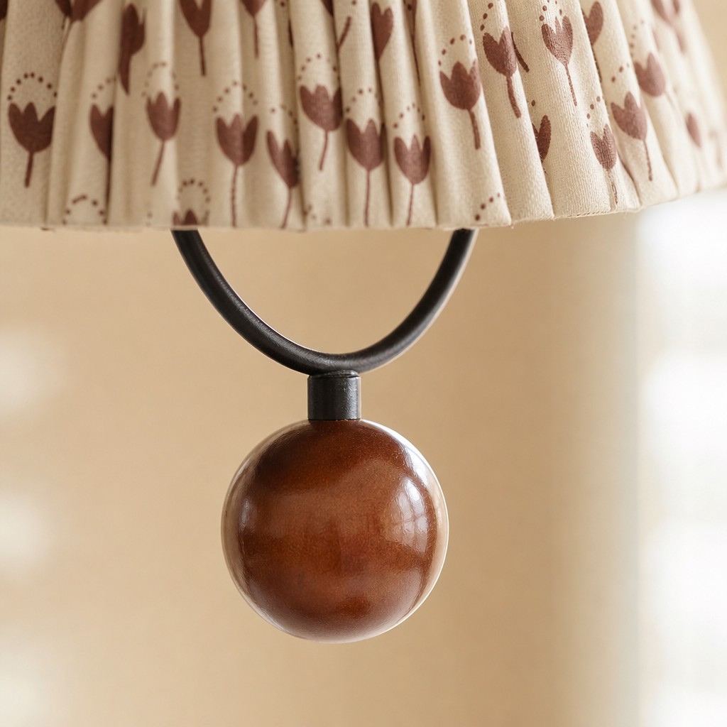 Detail van houten accent en stoffen kap