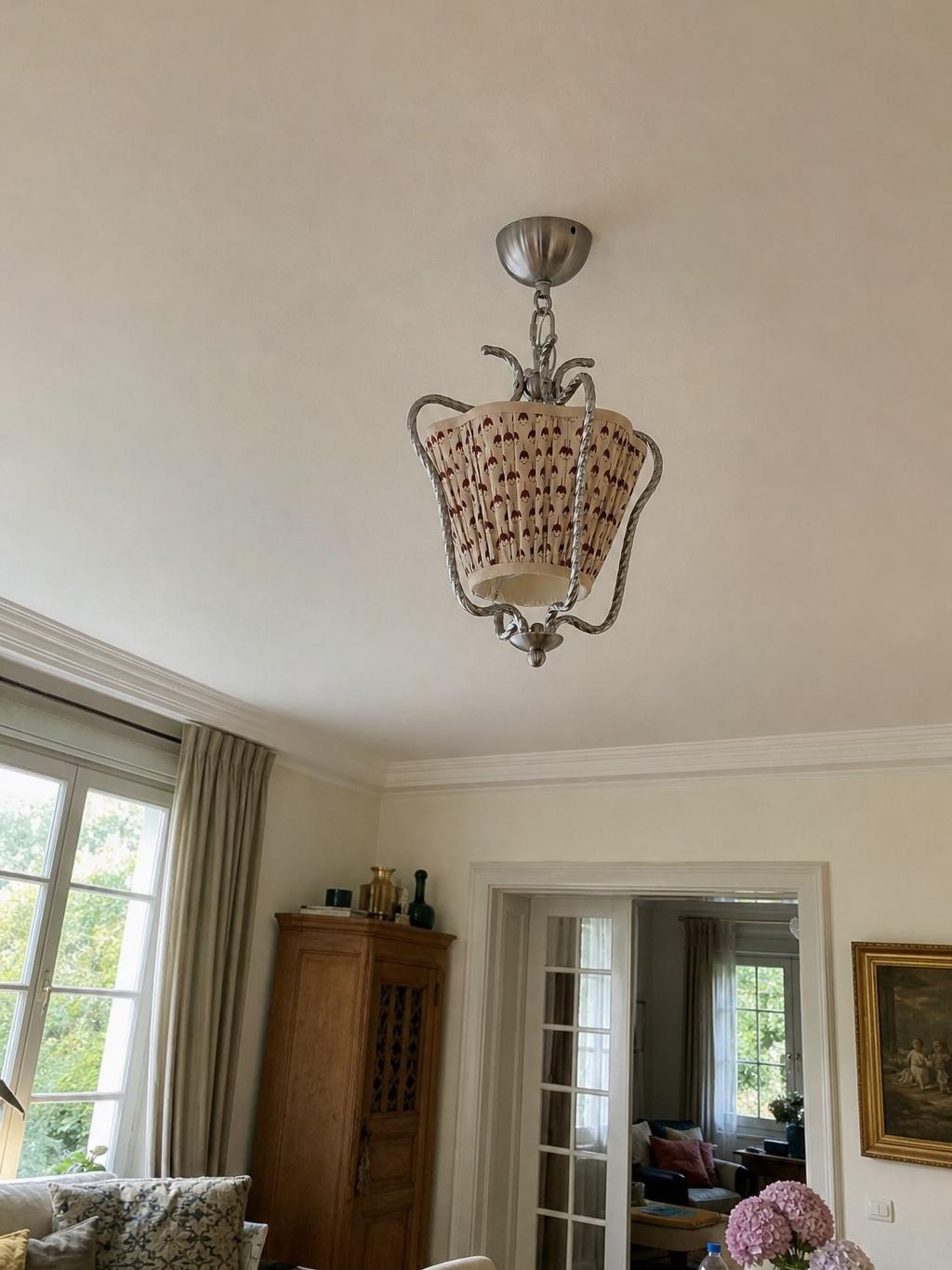 Solmire lamp in klassiek interieur