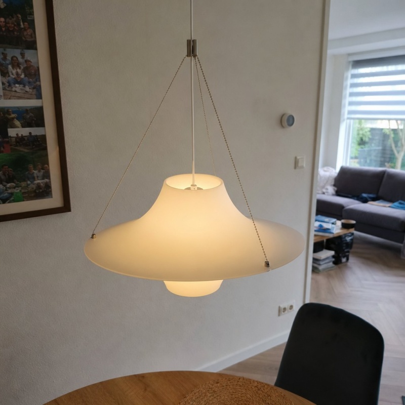 Klantfoto van de Saebery hanglamp boven een tafel