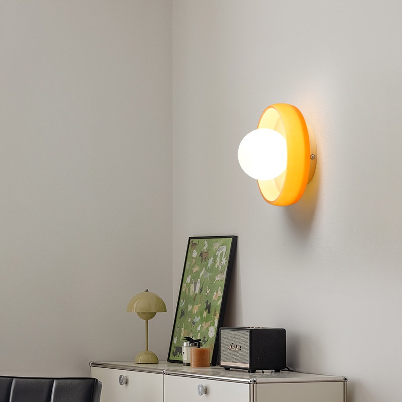 Oranje Memphis lamp als wandaccent