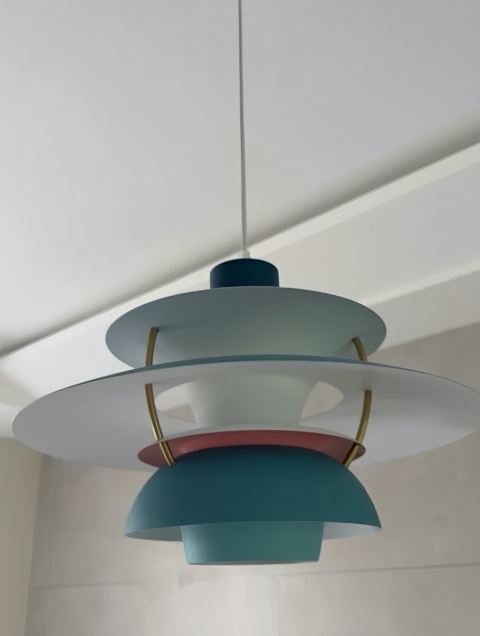 Klantfoto van een blauwe hanglamp