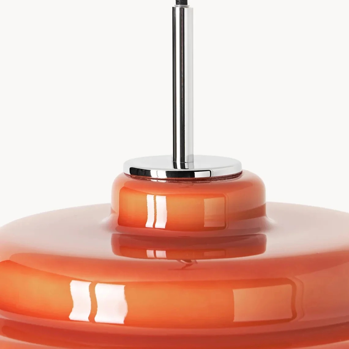 Glazen kap en chromen details