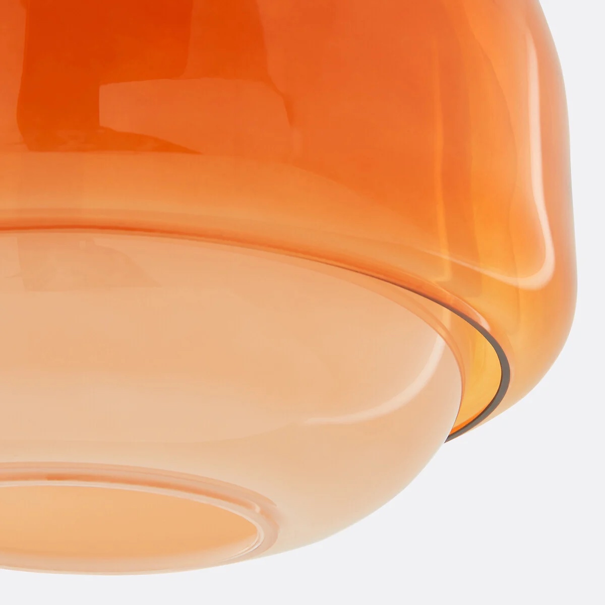 Detail van donkeroranje glas