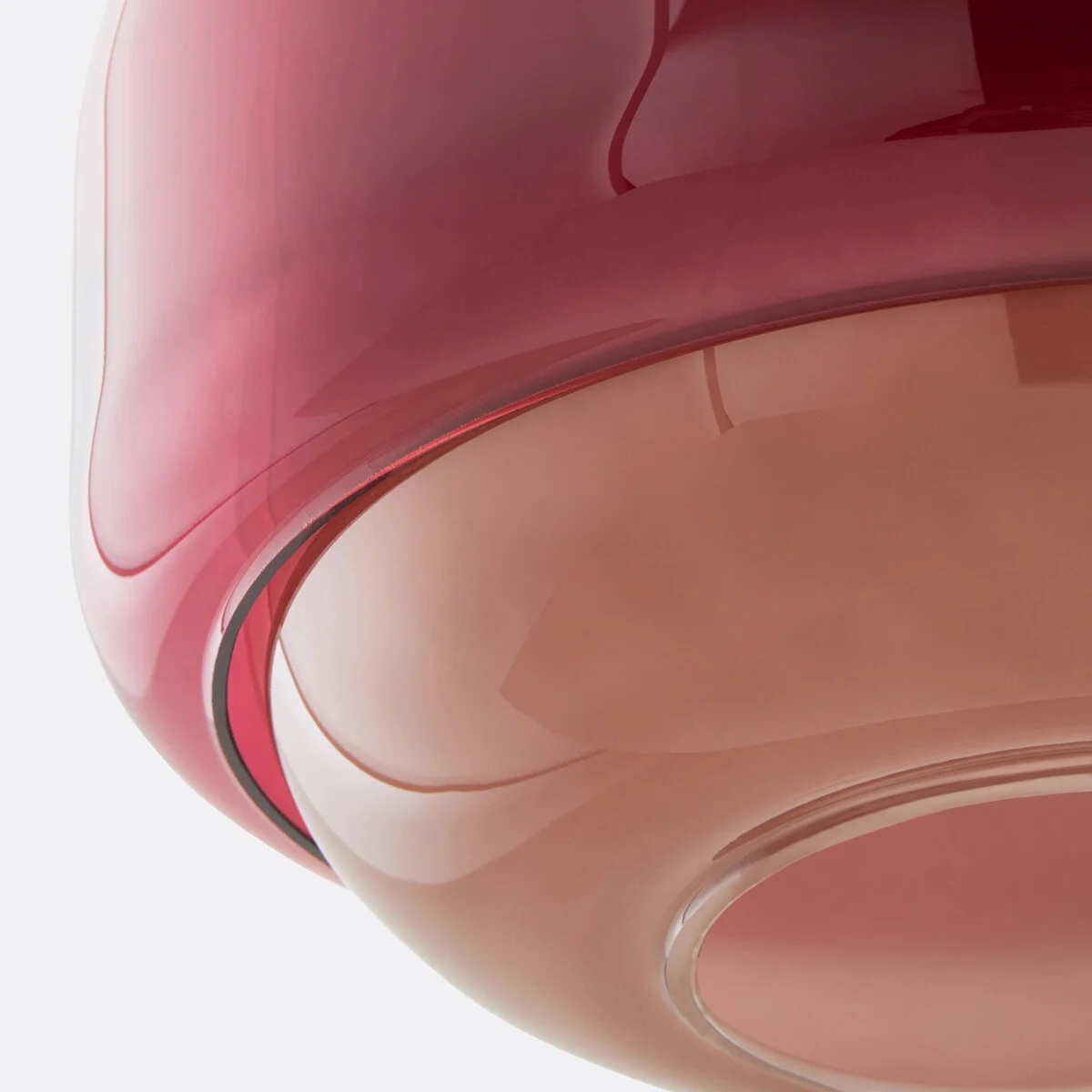 Detail van rood en nude glas