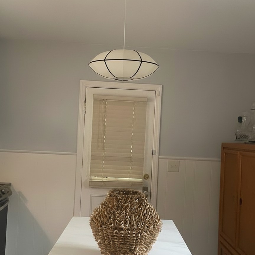 Fotorecensie van de UFO-lint hanglamp bij een deur