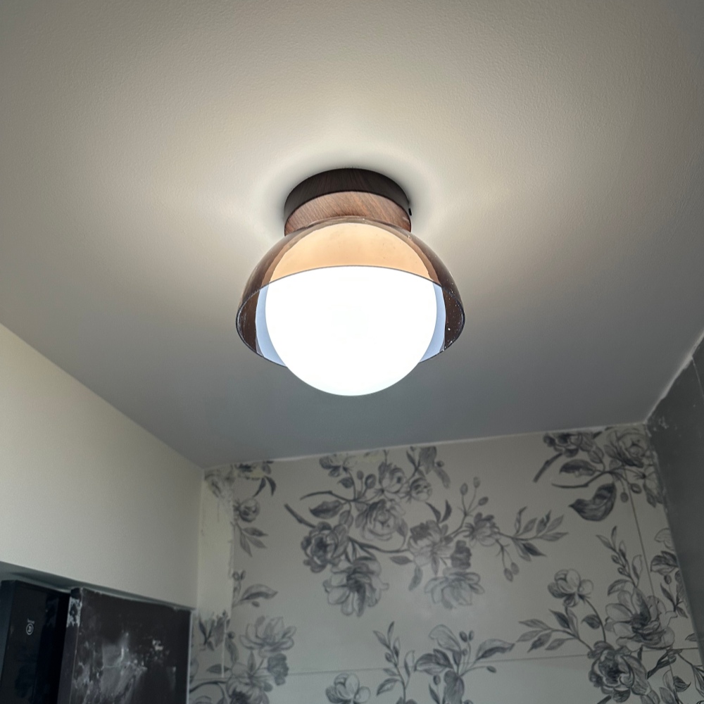 Fotorecensie van de plafondlamp met warm licht