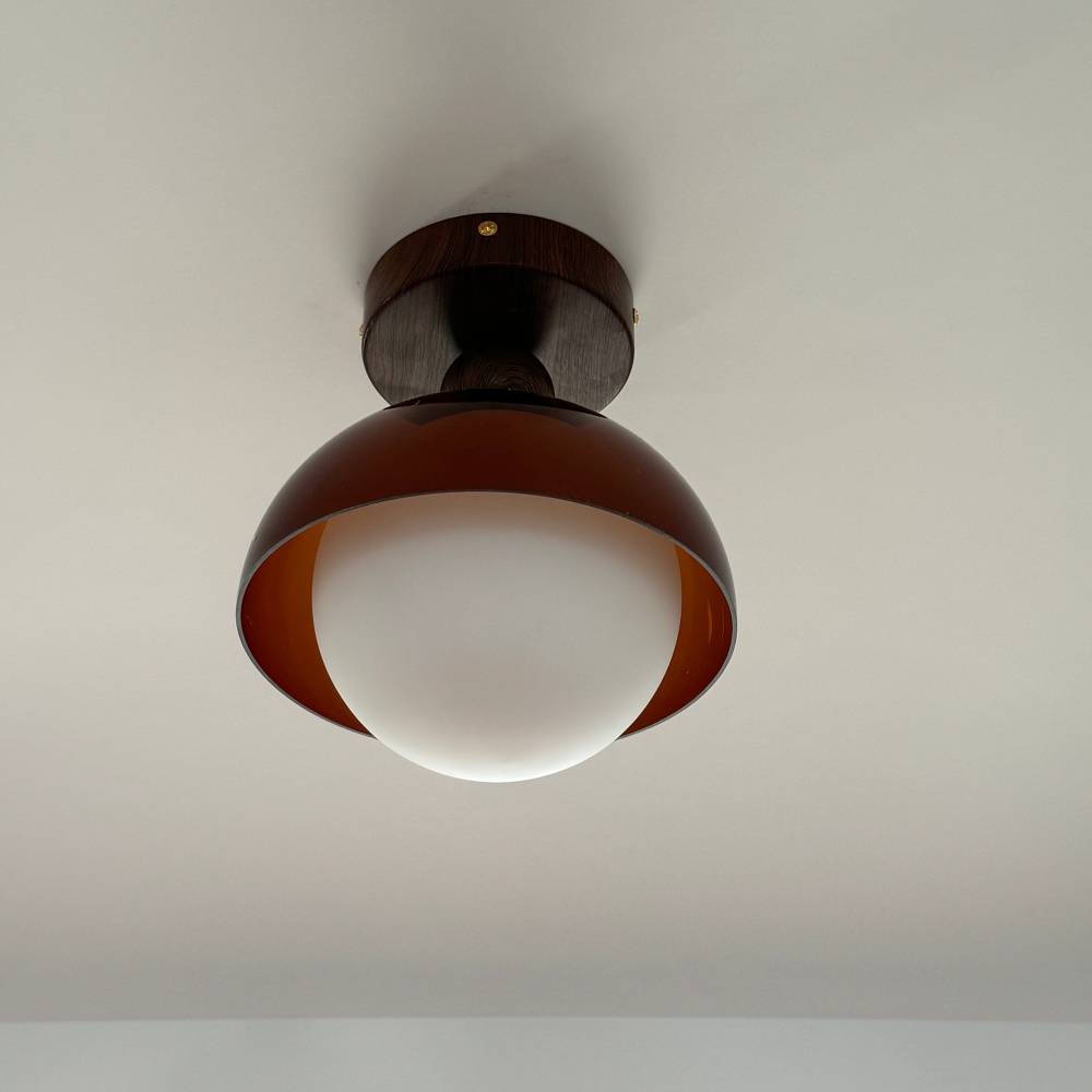 Fotorecensie van de plafondlamp tegen het plafond