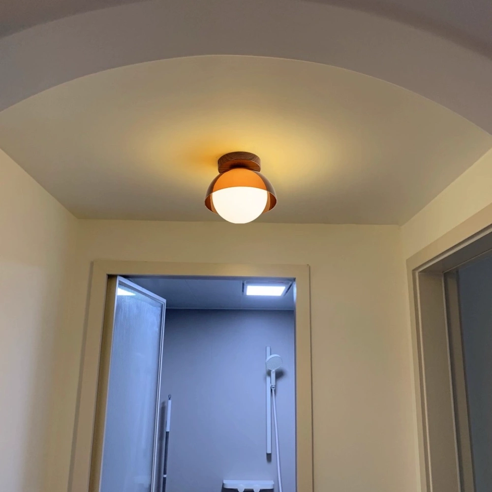 Fotorecensie van de plafondlamp bij een doorgang