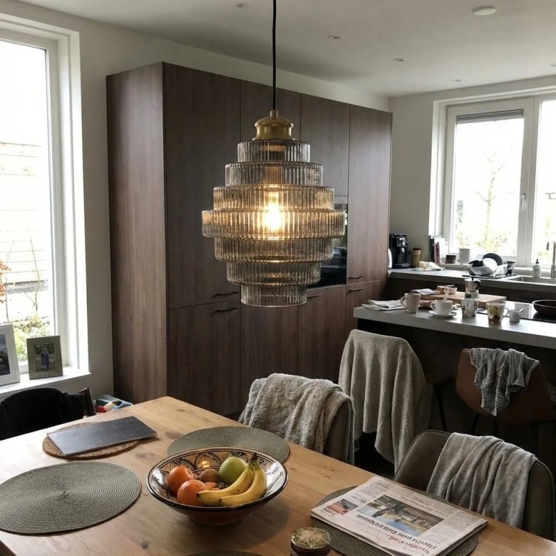 Avis photo de la suspension au-dessus d’une table à manger