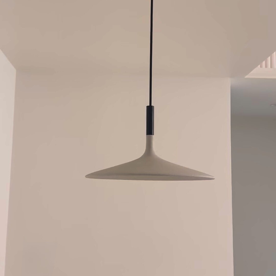 Fotorecensie met vlakke Alphomo hanglamp