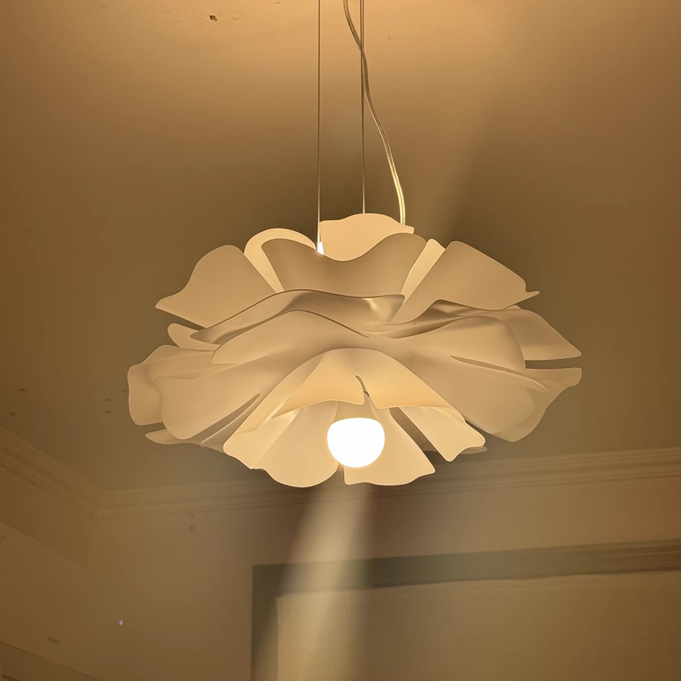 Fotorecensie witte lotus hanglamp in slaapkamer