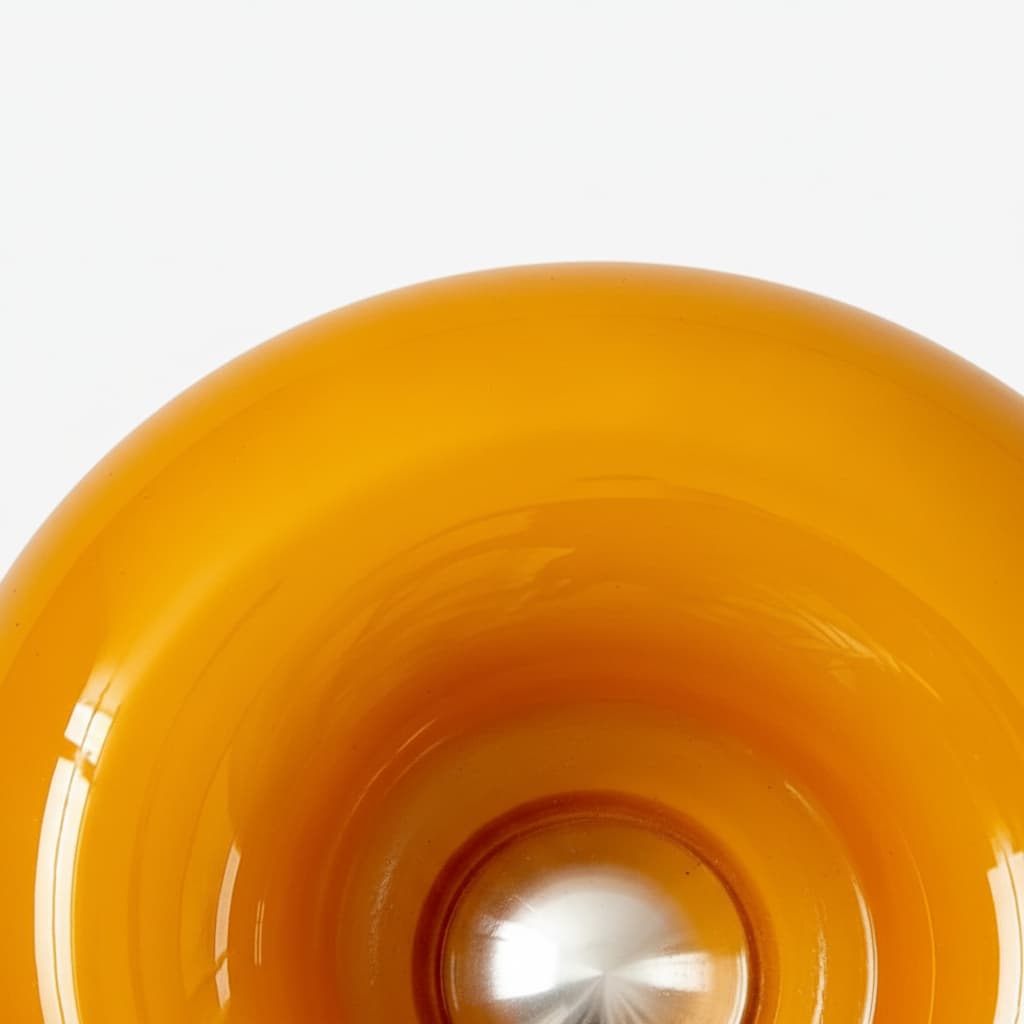 Glanzend oranje detail van de Halorentis donutlamp