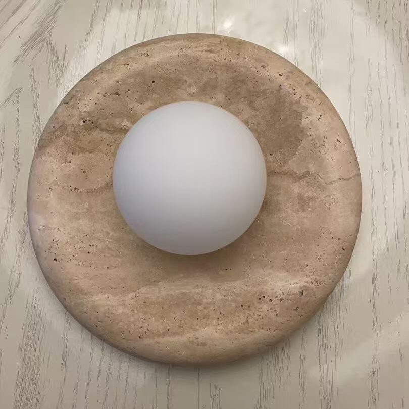 Fotorecensie van beige travertijn Oria wandlamp
