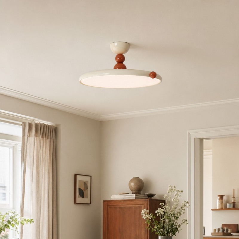 Vintage schijf plafondlamp in een woonruimte