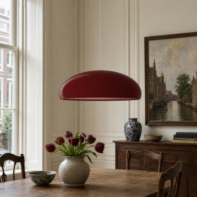 Rode Haelen hanglamp boven eettafel