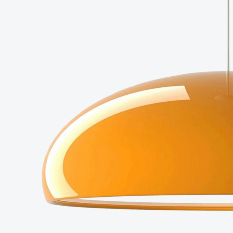 Detail van oranje komvormige kap