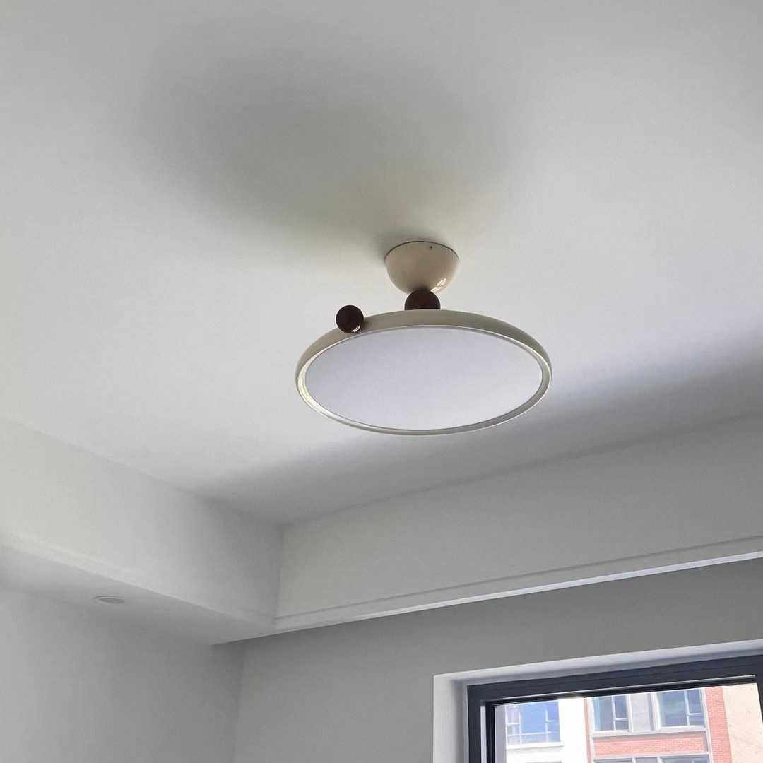 Klantfoto van plafondlamp in huis
