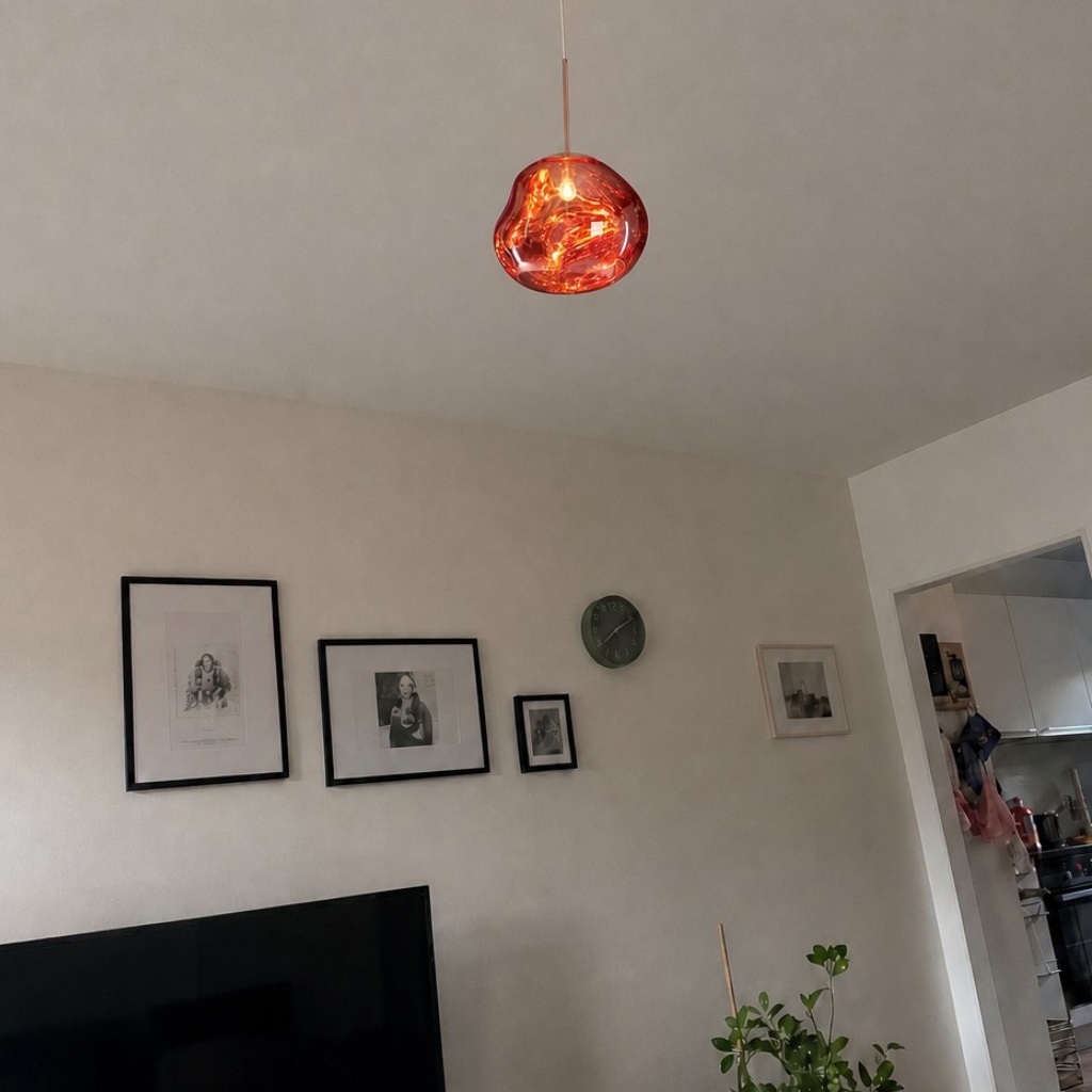 Klantfoto van een rode hanglamp