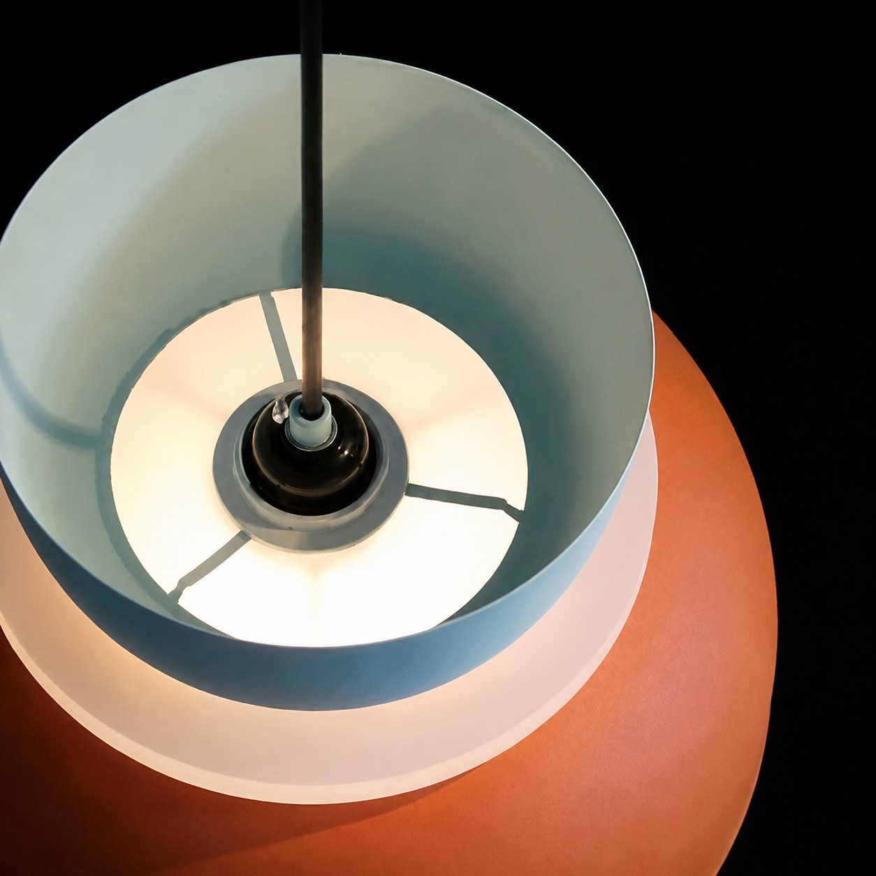 Binnenzijde van de Macri hanglamp met verlichting