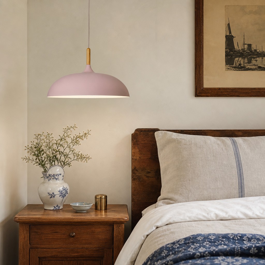 Blauwe hanglamp in eetkamerhoek