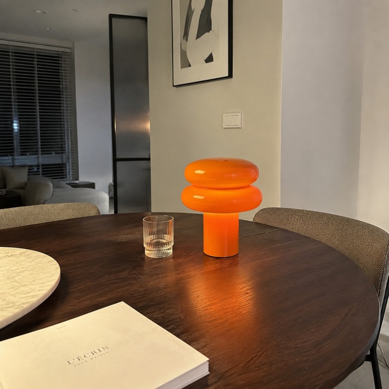 Oranje lamp met warme gloed