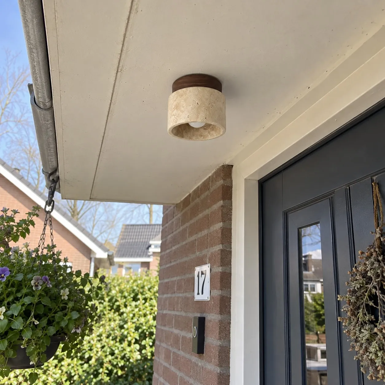 Klantfoto van de plafondlamp bij de entree